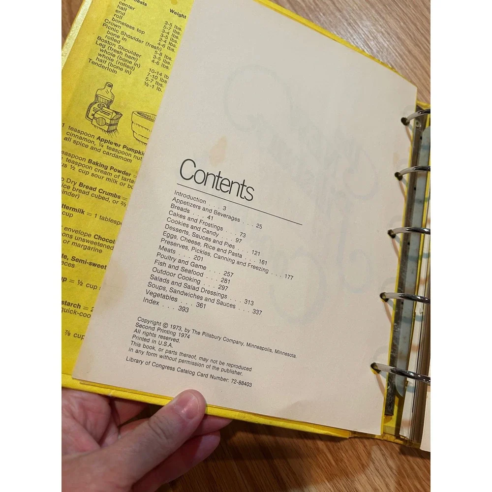 Vintage 1974 The New Pillsbury Family Cookbook 5-Ring Binder Retro Recipes